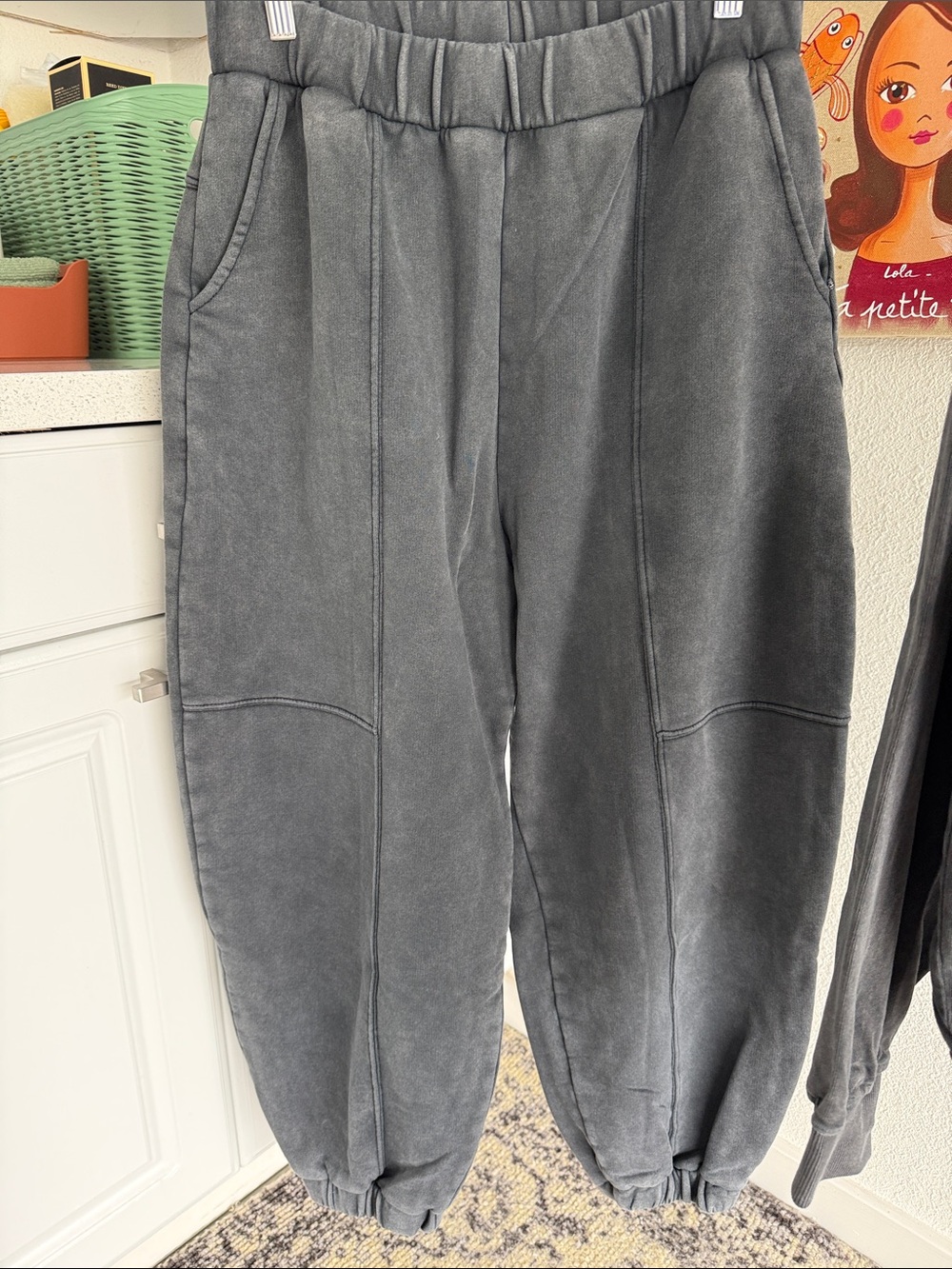 Zara Distressed off-black Crewneck Sweatshirt and wide-leg balloon sweatpants - Picture 3 of 3